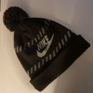 Nike Pom Pom beanie